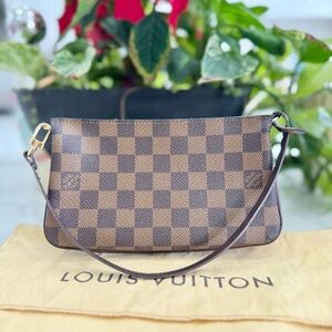 Rare Louis Vuitton Pochette Navona in Damier Ebene